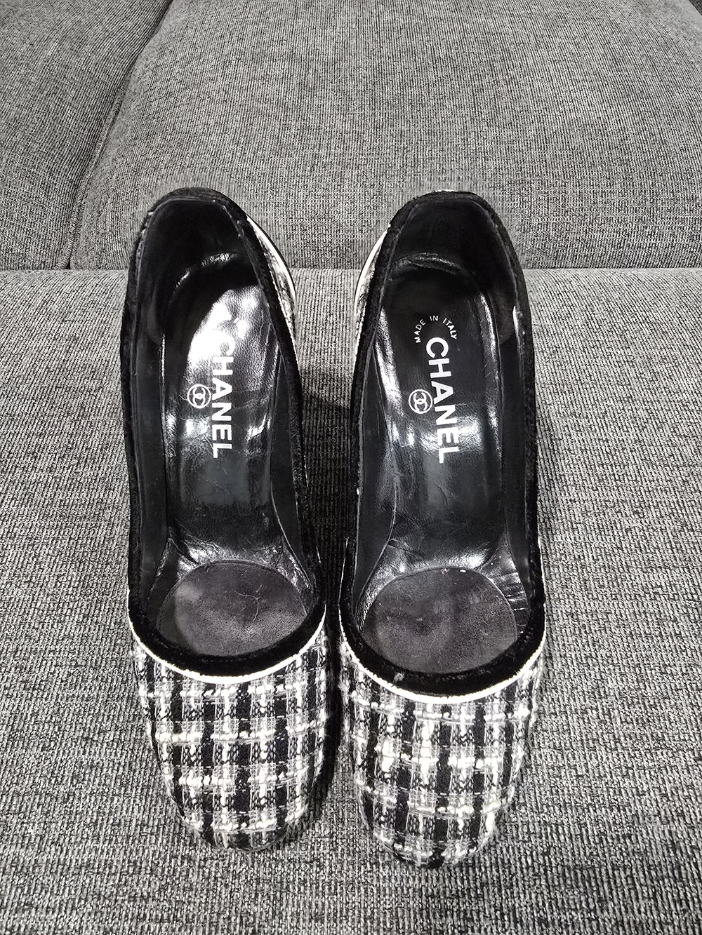 CHANEL Black and White Tweed Pumps
